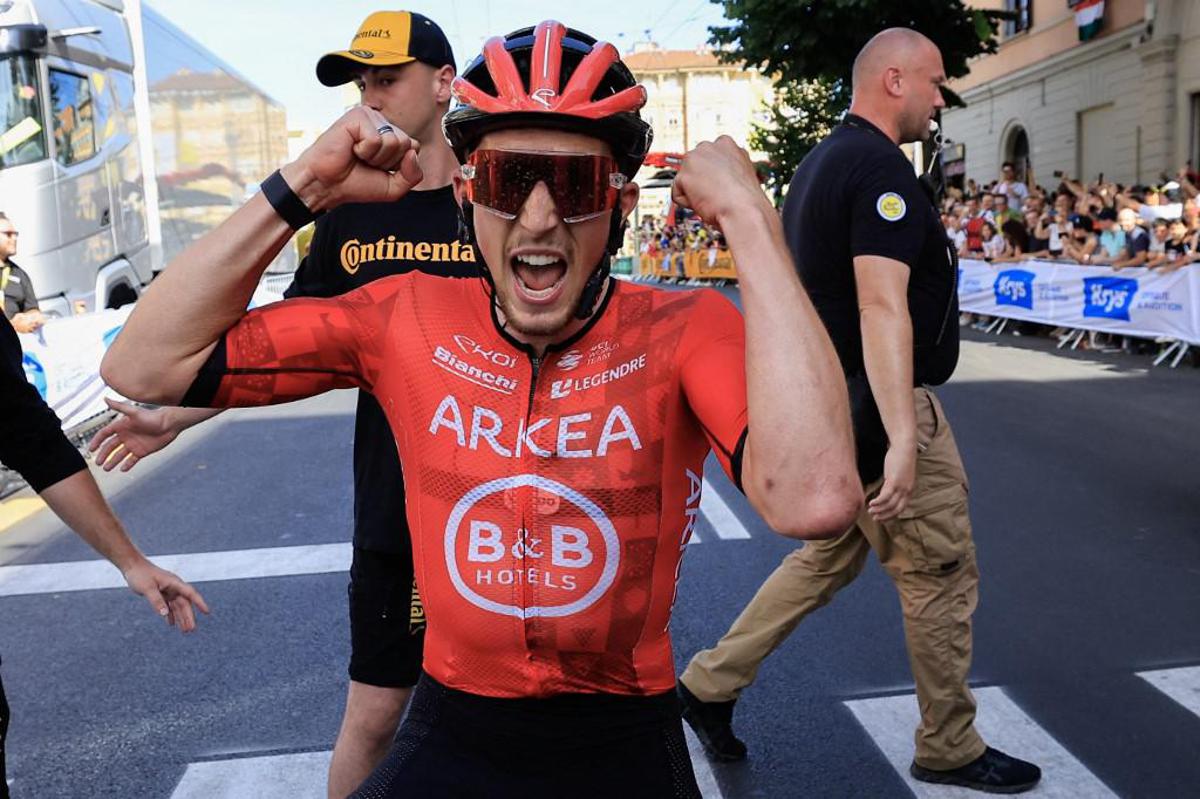 Tour de France, Vauquelin vince seconda tappa e Pogacar nuova maglia